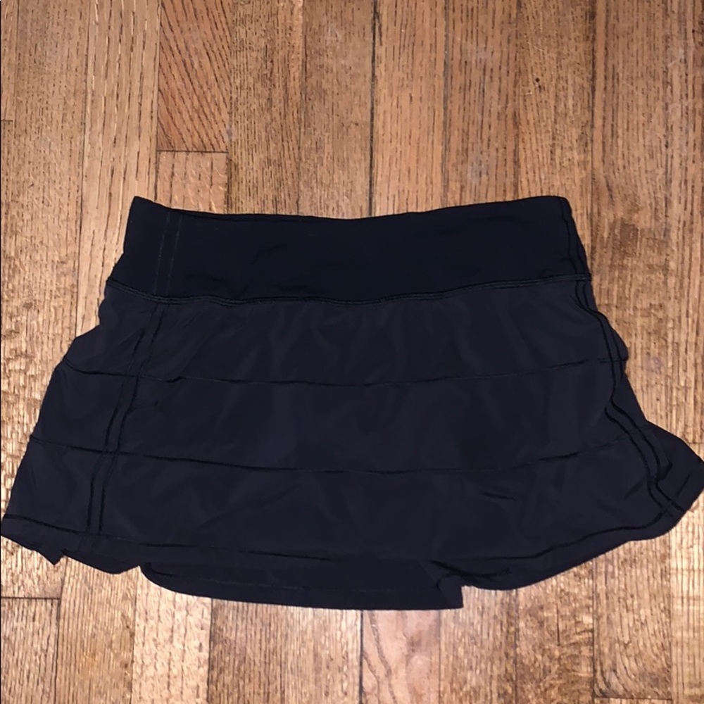 black lululemon skirt